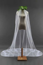 Elegant Cathedral Tulle Scalloped Edge 3*1.8M Wedding Veils with Appliques