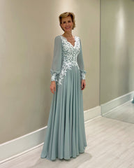 Elegant Green A-Line Mother of Bride V-Neck Long Sleeves Long Chiffon Bridesmaid Dress With Appliques