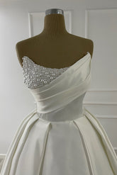 Elegant Ivory Scoop Sleeveless Ball Gown Wedding Dress with Beadings and Chapel Train