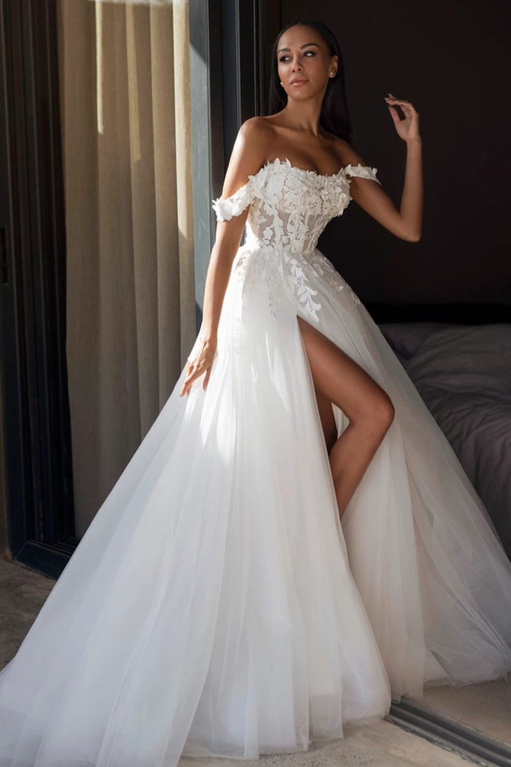 Elegant Long A-line Off-the-shoulder Lace Appliques Tulle Wedding Dress with Slit