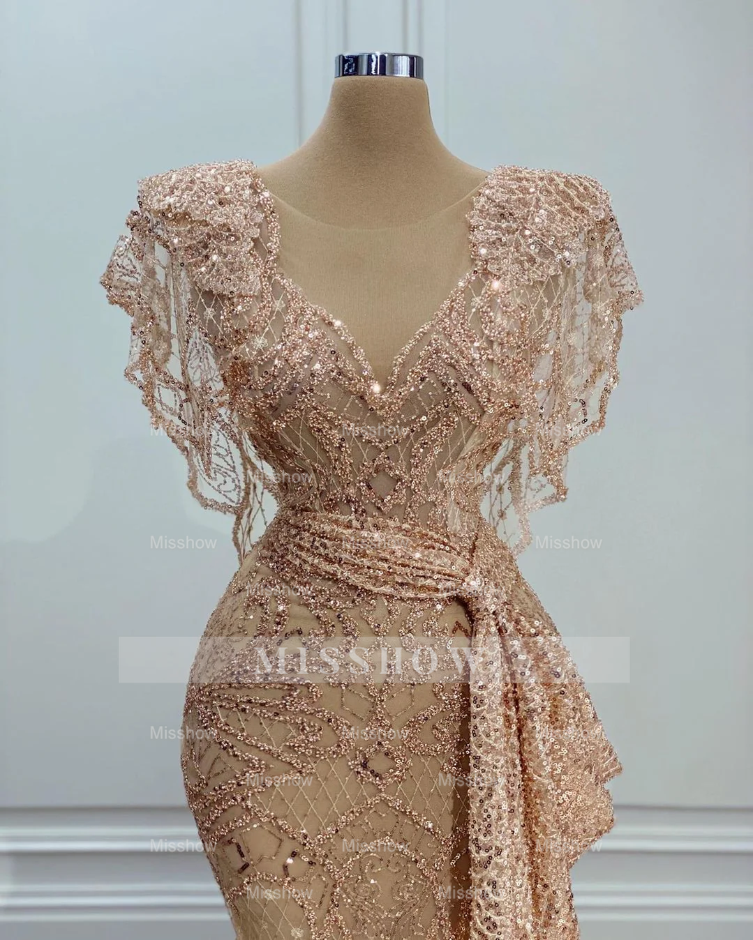 Elegant Long Gold Mermaid Lace Crew Neck Sleeveless Prom Dress