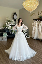 Elegant Long White A-line Appliques Sweetheart Lace Tulle Wedding Dress with Long Sleeves