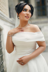 Elegant White A-Line Strapless Off-The-Shoulder Sleeveless Long Simple Chiffon Wedding Dresses With Ruffles