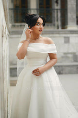 Elegant White A-Line Strapless Off-The-Shoulder Sleeveless Long Simple Chiffon Wedding Dresses With Ruffles