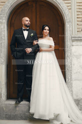 Elegant White A-Line Strapless Off-The-Shoulder Sleeveless Long Simple Chiffon Wedding Dresses With Ruffles