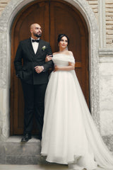 Elegant White A-Line Strapless Off-The-Shoulder Sleeveless Long Simple Chiffon Wedding Dresses With Ruffles