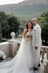 Elegant White A Line Sweetheart Wedding Dress Sleeveless Strapless Bridal Gown Chapel Train Satin