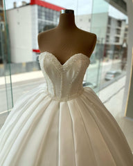 Elegant White Ball Gown Sweetheart Sleeveless Ruffles Beaded Long Satin Wedding Dress With Bow