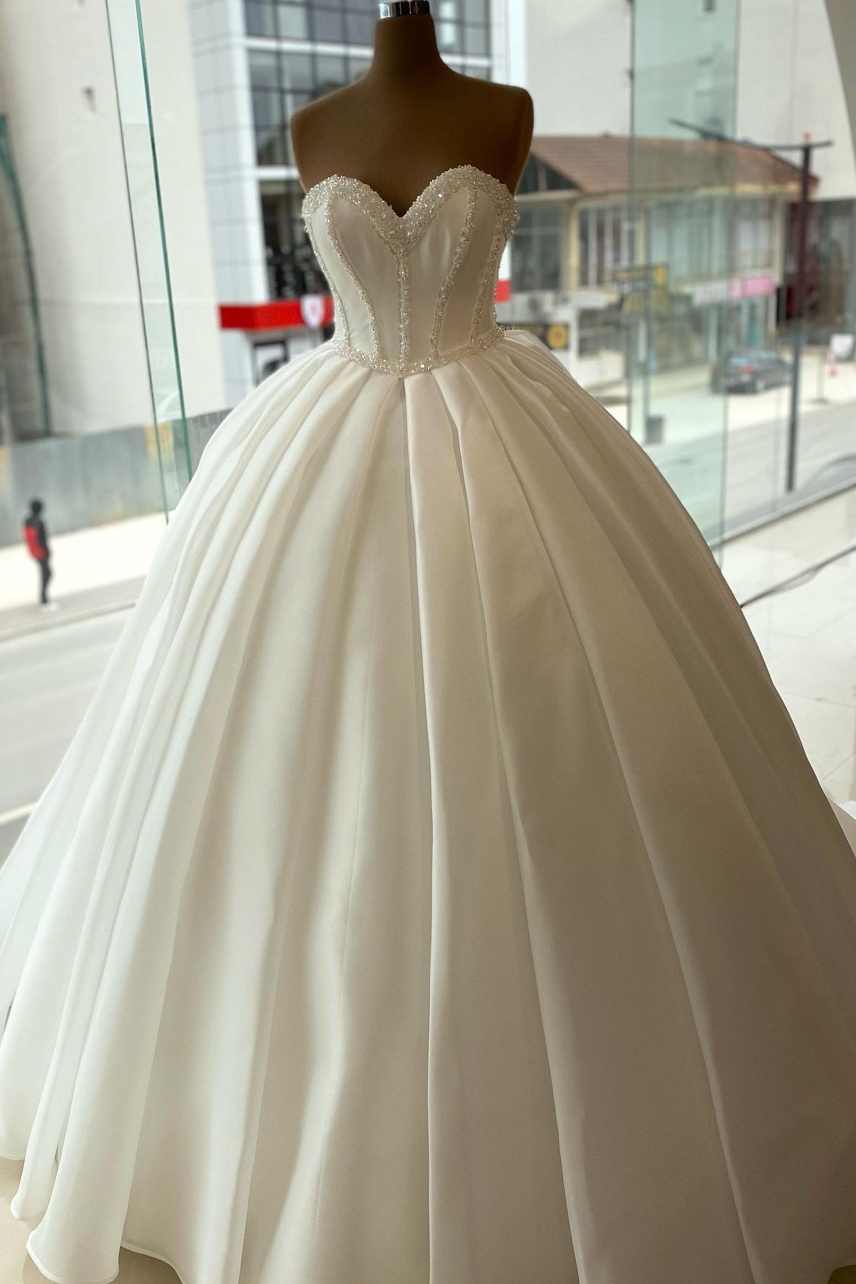 Elegant White Ball Gown Sweetheart Sleeveless Ruffles Beaded Long Satin Wedding Dress With Bow