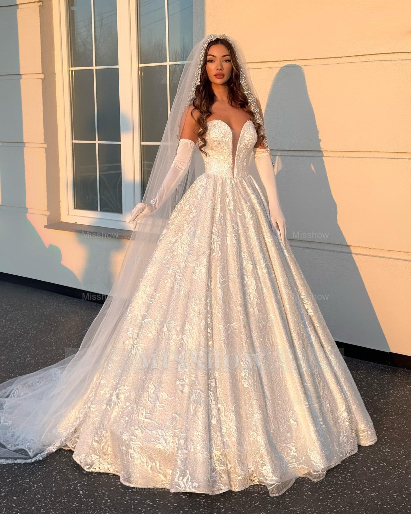 Elegant White Ball Gown V-Neck Sleeveless Beaded Lace Long Wedding Dress