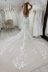 Elegant White Lace Mermaid V-Neck Spaghetti Strap Sleeveless Cathedral Train Tulle Wedding Dresses With Appliques