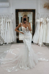 Elegant White Lace Mermaid V-Neck Spaghetti Strap Sleeveless Cathedral Train Tulle Wedding Dresses With Appliques