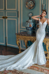 Elegant White Mermaid Spaghetti Strap Sweetheart Backless Lace Cathedral Train Tulle Wedding Dresses With Appliques