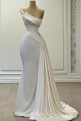 Elegant White Mermaid Strapless One-Shoulder Beaded Sleeveless Satin Panel Train Ruffle Evening Dresses With Pearls