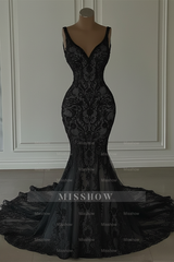 Elegant White Mermaid V-Neck Sleeveless Lace Wedding Dress - Timeless Bridal Gown