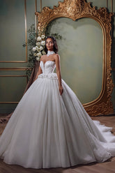 Elegant White Sweetheart Sleeveless Beaded Ball Gown Chapel Train Lace Wedding Dresses With Appliques