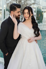 Elegant White V-Neck Off-The-Shoulder Sleeveless Sequined Long Chiffon Wedding Dresses With Appliques