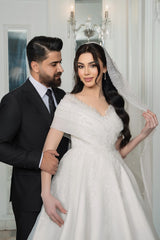 Elegant White V-Neck Off-The-Shoulder Sleeveless Sequined Long Chiffon Wedding Dresses With Appliques