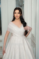 Elegant White V-Neck Off-The-Shoulder Sleeveless Sequined Long Chiffon Wedding Dresses With Appliques