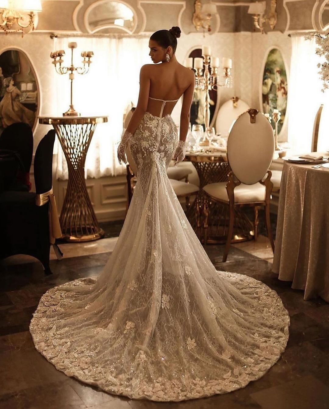 Exquisite Long Ivory Mermaid V-neck Strapless Tulle Lace Wedding Dress
