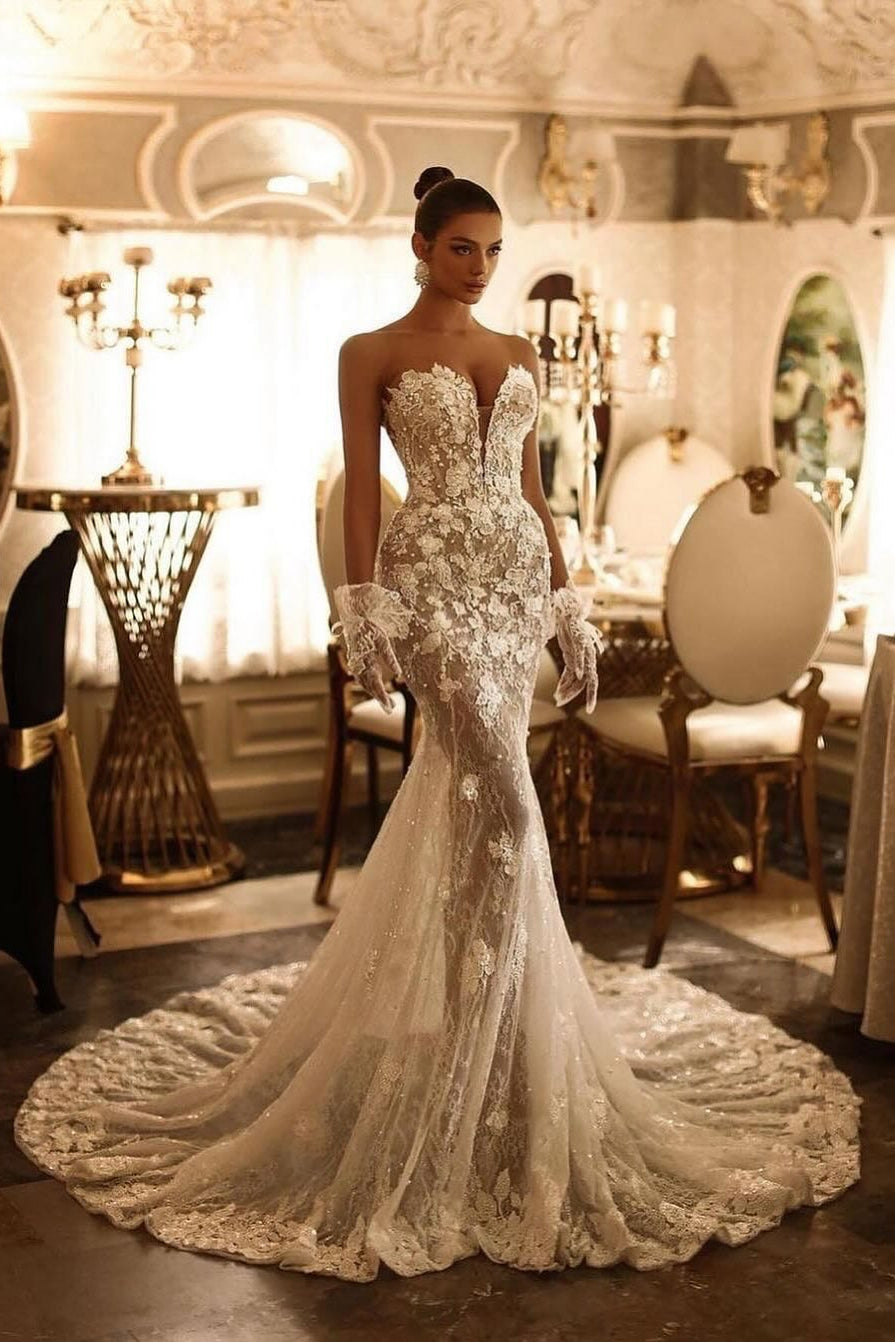 Exquisite Long Ivory Mermaid V-neck Strapless Tulle Lace Wedding Dress