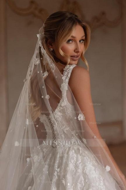 Extravagant Long Ivory A-line Princess Spaghetti Straps Lace Tulle Wedding Dress