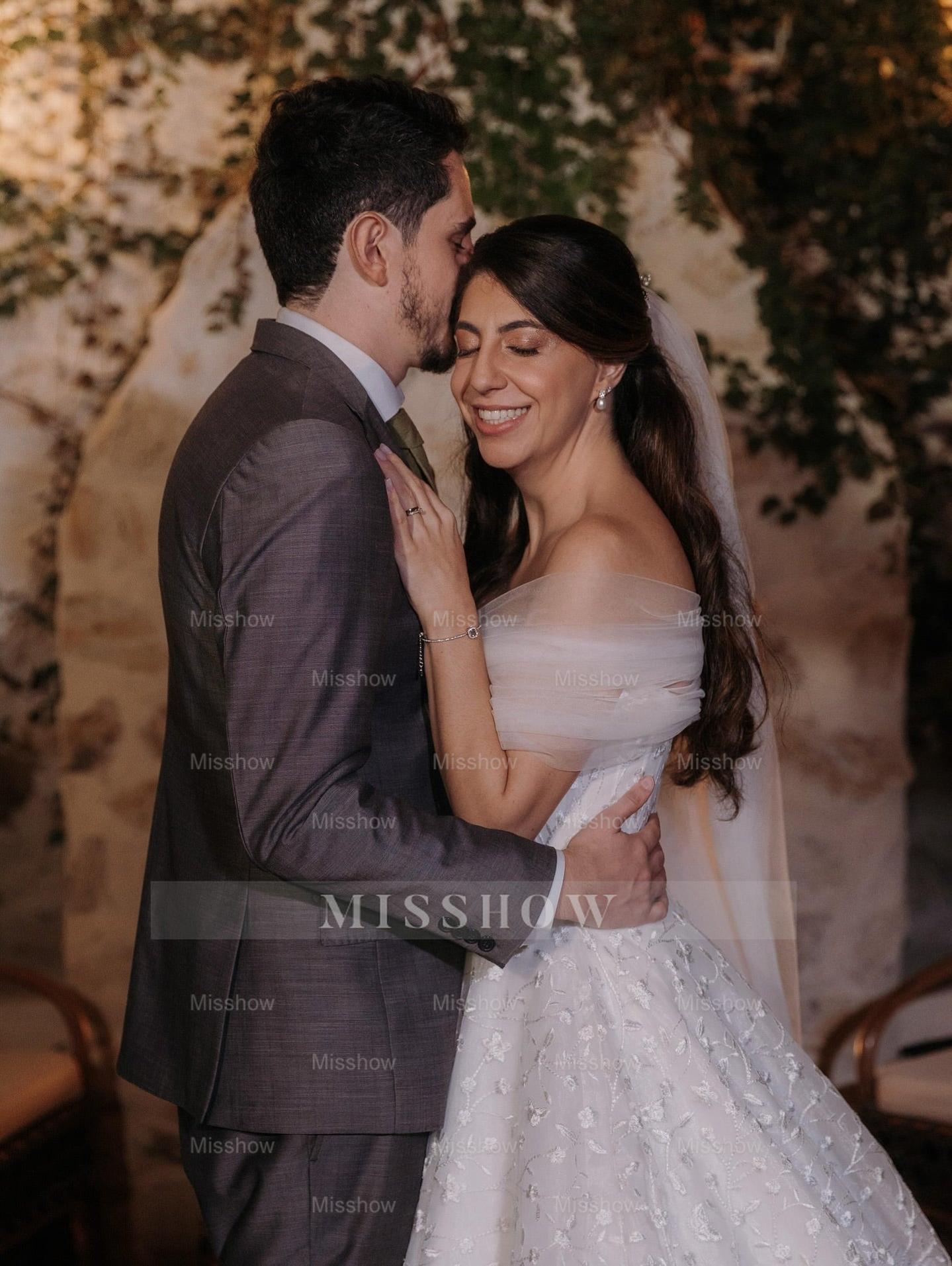 Fabulous White A-Line Lace Off-The-Shoulder Sleeveless Tulle Wedding Dresses
