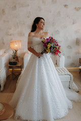 Fabulous White A-Line Lace Off-The-Shoulder Sleeveless Tulle Wedding Dresses