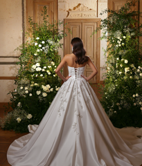 Fabulous White A-Line Strapless Beaded Ball Gown Sleeveless Cathedral Train Satin Wedding Dresses With 3D Flowers