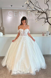 Fabulous White Sweetheart Off-The-Shoulder Ball Gown Tulle Wedding Dresses With Appliques And Handmake Flowers