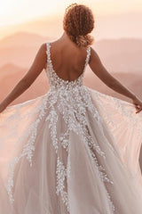 Fabulous White V-Neck Spaghetti Strap A-Line Sleeveless Backless Tulle Long Lace Wedding Dresses With Appliques