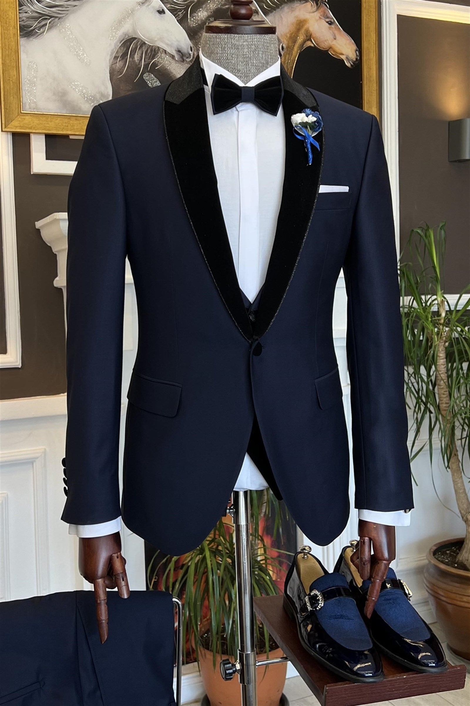 Fancy Navy Blue Peaked Lapel Two-Piece Prom Suit