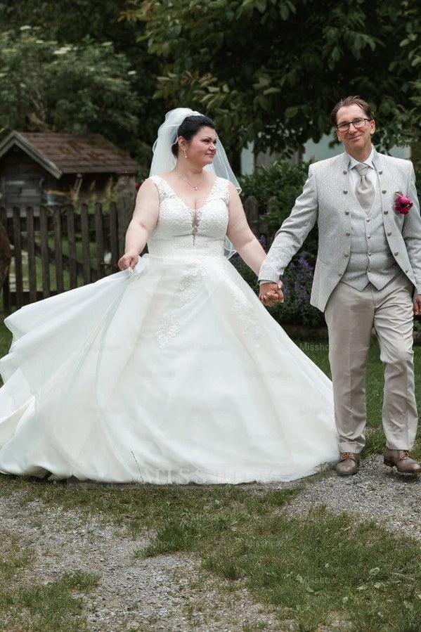 Fashionable Ivory V-Neck Sleeveless A-Line Wedding Dress with Appliques and Chapel Train