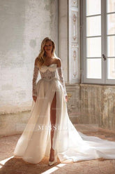 Fashionable White Sweetheart A-Line Sleeveless Lace Sweep Train Wedding Dresses With High Slit