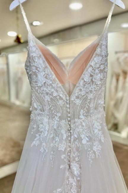 Fashionable White V-Neck Spaghetti Strap A-Line Sleeveless Tulle Wedding Dresses With Appliques