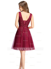 Glamorous Sleeveless Appliques Tulle Lace V-Neck Knee Length Dress