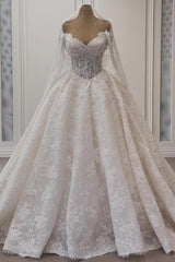 Glamorous White Sweetheart A-Line Long Sleeve Beaded Ball Gown Lace Floor-Length Wedding Dresses