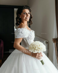 Glamorous White Sweetheart Off-The-Shoulder Sleeveless Ball Gown Cathedral Train Tulle Wedding Dresses