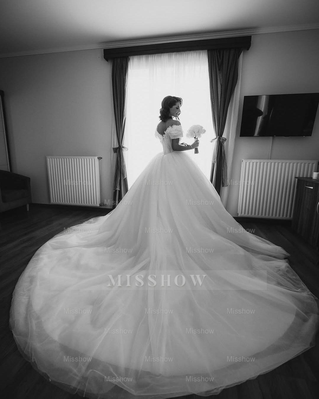 Glamorous White Sweetheart Off-The-Shoulder Sleeveless Ball Gown Cathedral Train Tulle Wedding Dresses