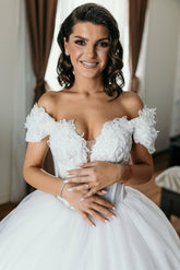 Glamorous White Sweetheart Off-The-Shoulder Sleeveless Ball Gown Cathedral Train Tulle Wedding Dresses