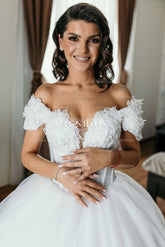 Glamorous White Sweetheart Off-The-Shoulder Sleeveless Ball Gown Cathedral Train Tulle Wedding Dresses
