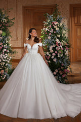 Glamorous White Sweetheart Off-The-Shoulder Sleeveless Sequined Ball Gown Cathedral Train Tulle Wedding Dresses With Appliques