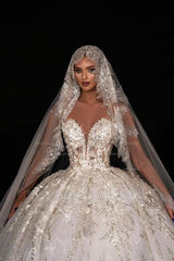 Glamorous White Sweetheart Sleeveless Beaded Ball Gown Lace Tulle Wedding Dresses With Appliques