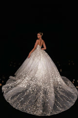 Glamorous White Sweetheart Sleeveless Beaded Ball Gown Lace Tulle Wedding Dresses With Appliques