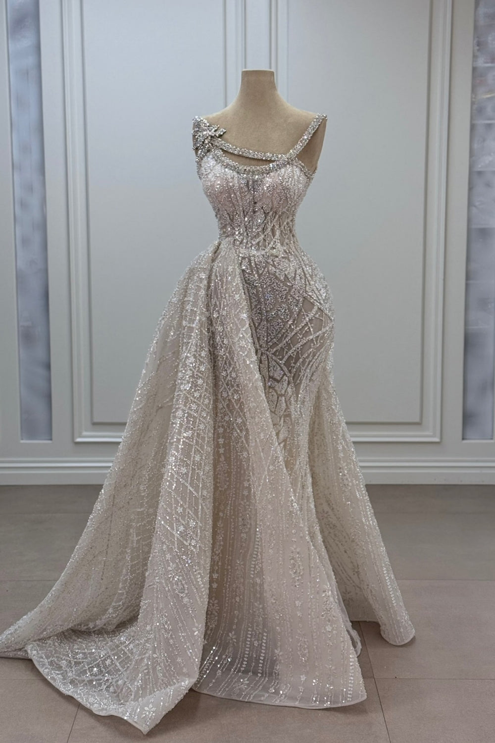 Gorgeous Asymmetrical Mermaid Strapless Sleeveless Beaded Panel Train Long Tulle Prom Dresses With Rhinestone