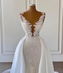 Gorgeous V-neck Sleeveless A-line Wedding Dress With Detachable Train