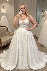 Gorgeous V-neck Sleeveless A-line Wedding Dress With Detachable Train
