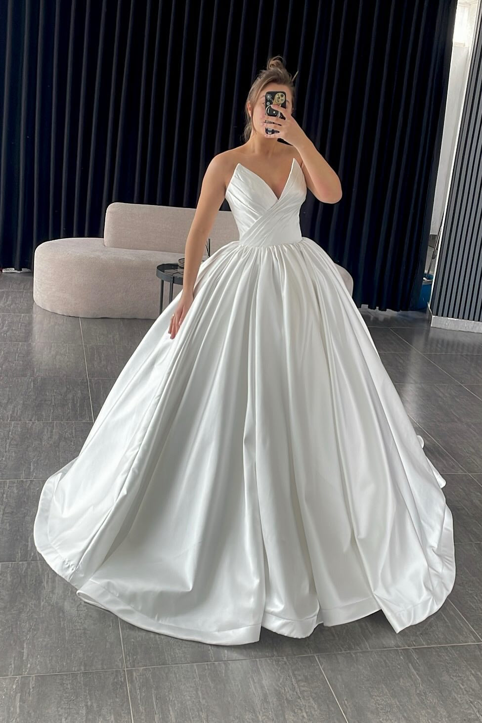 Graceful Ivory V-Neck Sleeveless Ball Gown Wedding Dress with Ruffles