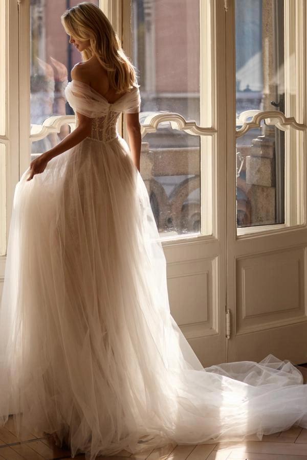 Ivory A-Line Wedding Dress Off Shoulder Sweetheart Sheer Boned Corset Floral Lace Beaded Tulle High Slit Bridal Gown with Chapel Train