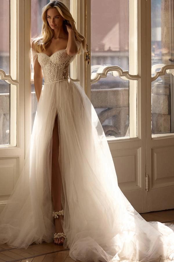 Ivory A-Line Wedding Dress Off Shoulder Sweetheart Sheer Boned Corset Floral Lace Beaded Tulle High Slit Bridal Gown with Chapel Train